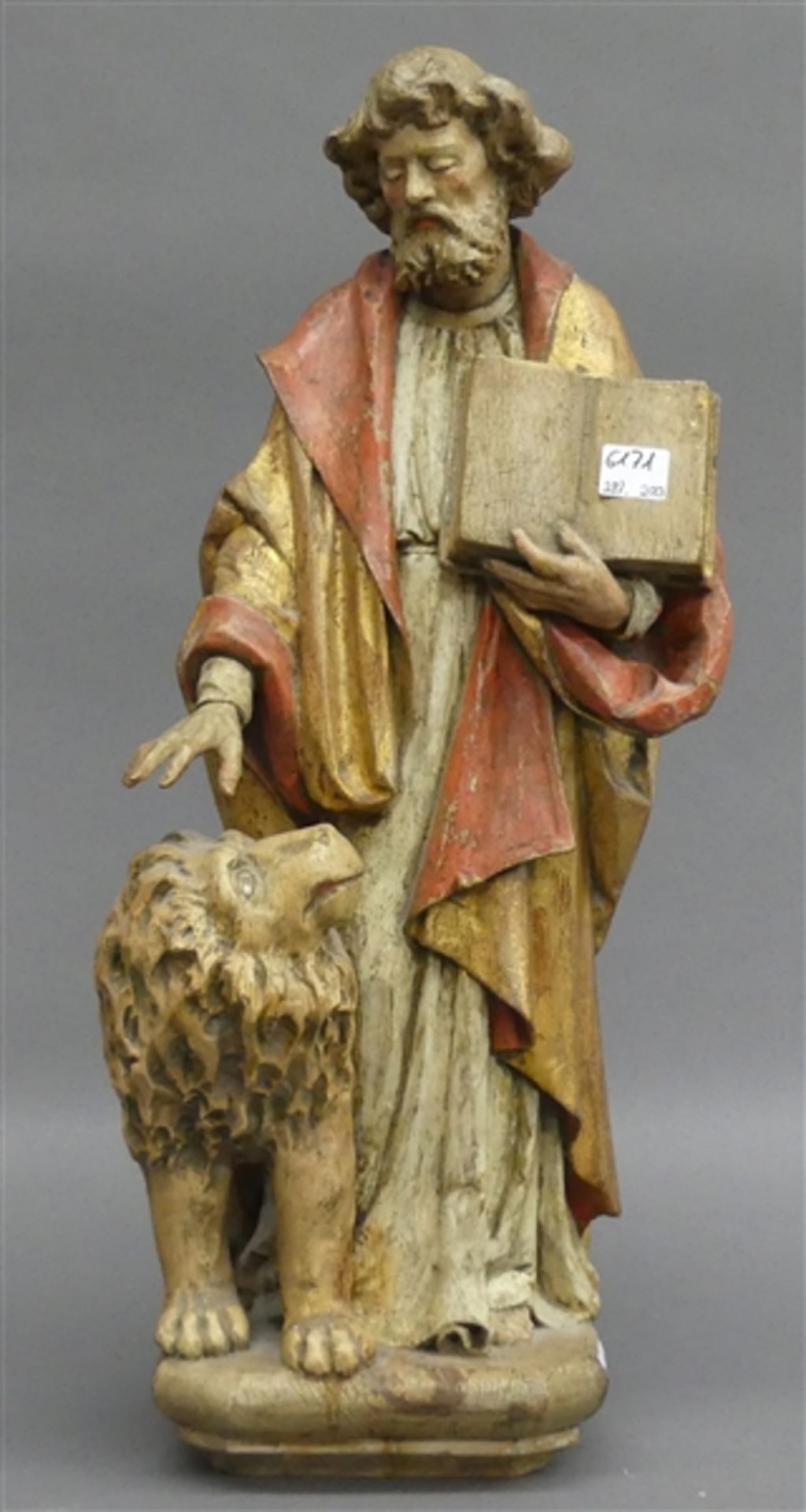 HolzskulpturDarstellung des Evangelisten Markus mit Buch und Löwe, frühes 19. Jh., gefasst, h 49