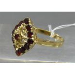 Damenring18 kt. Gelbgold, böhmische Granate, durchbrochen gearbeitet, Rautenform, ca 4,5g, RM 59,