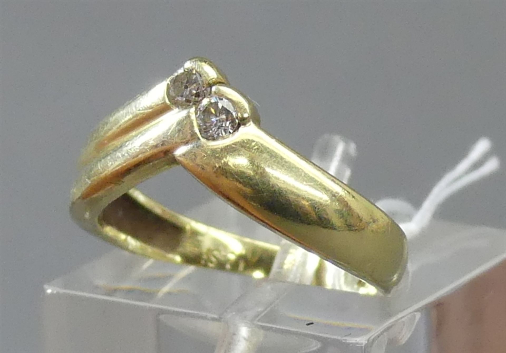 Damenring14 kt. Gelbgold, 2 Brillanten zusammen ca 0,08 ct., wesselton, si, ca 3g, RM 48,