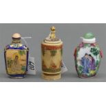 Konvolut3 Snuffbottles, Porzellan, Bein und Metall, China, 20. Jh., Personen- und Ornamentdekor,