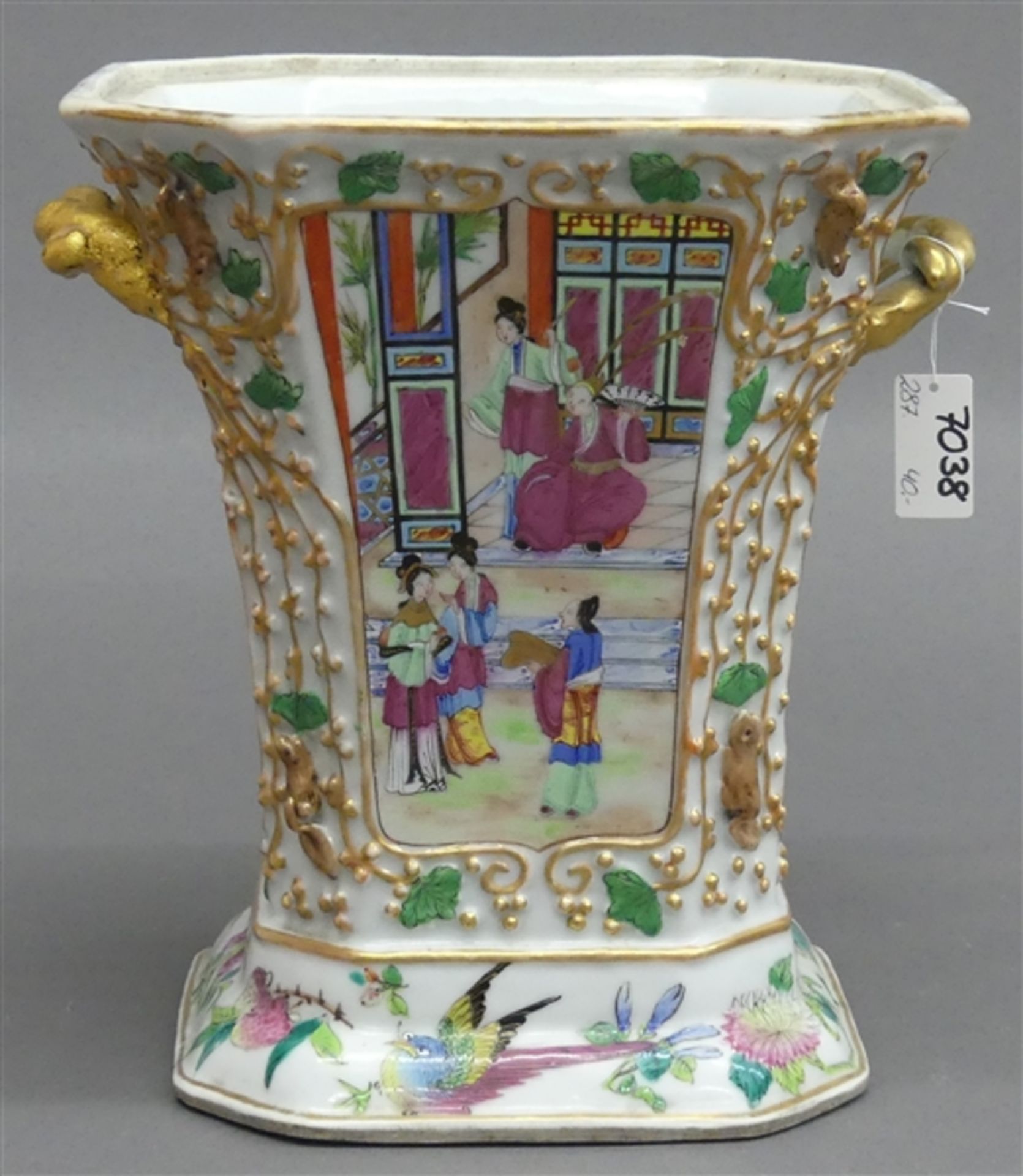 PorzellanübertopfChina, um 1920, restauriert, bunter floraler Dekor, beidseitiger Henkel, h 22 cm,