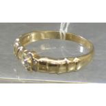 Damenring14 kt. Gelbgold, besetzt mit 5 kl. Diamanten, in Blütenform, ca. 2 g schwer, RM 54,