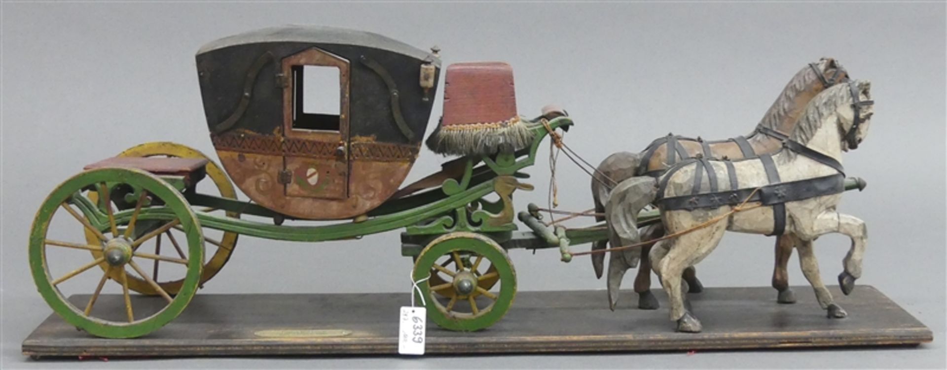 KutschenmodellEnglish Mail Coach, Modell nach einer Kutsche von 1660, zweispännig, auf Holzplatte,