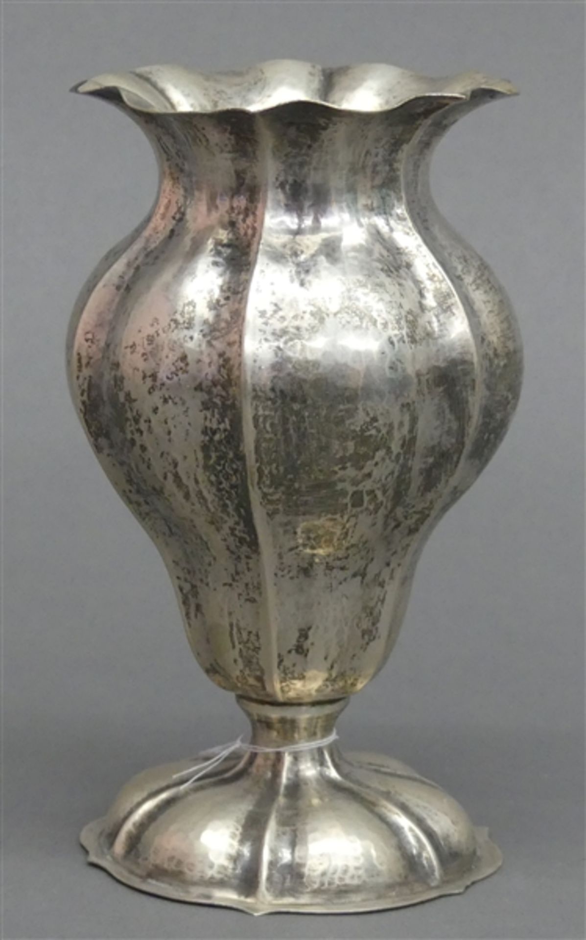 Vase800er Silber, punziert, Hammerschlagdekor, ca 230g, h 17 cm,