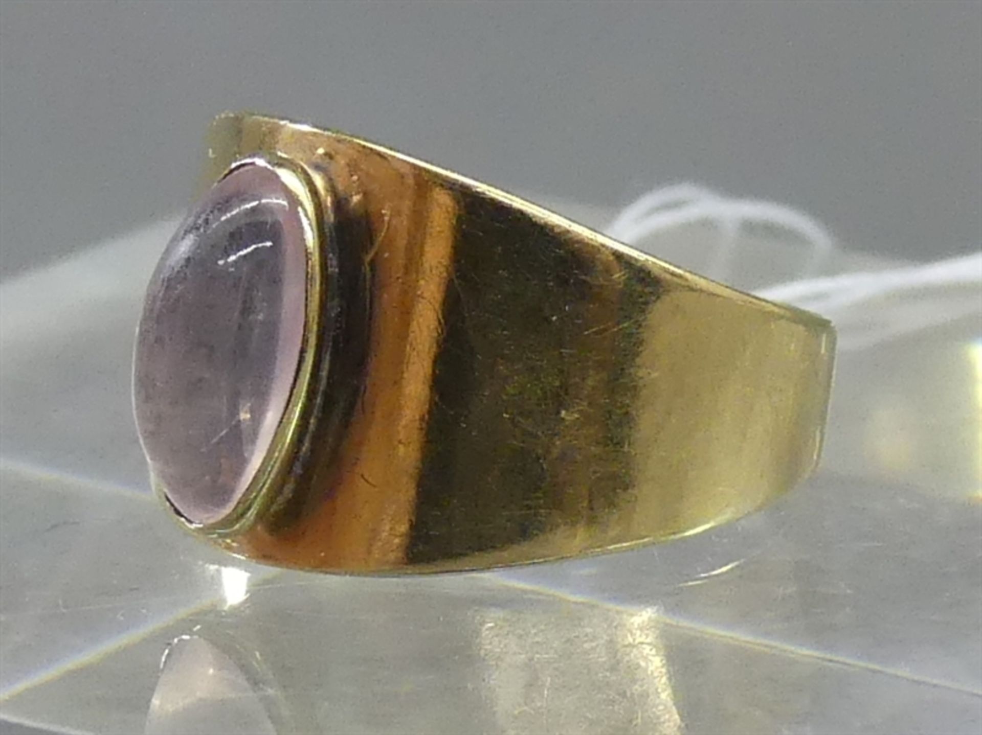 Damenring14 kt. Gelbgold, 1 Amethystcabochon, 70er Jahre, ca 4g, RM 56,