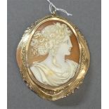 Camee-AnhängerGoldfassung, Porträt einer Dame mit lockigen Haaren, oval, 4x3,5 cm,