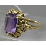 Damenring14 kt. Gelbgold, 1 Amethyst, Relieffassung, durchbrochen gearbeitet, ca. 4 g schwer, RM