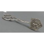 Gebäckzange800 Silber, Puttidekor, durchbrochen gearbeitet, ca. 79 g schwer, l 18 cm,