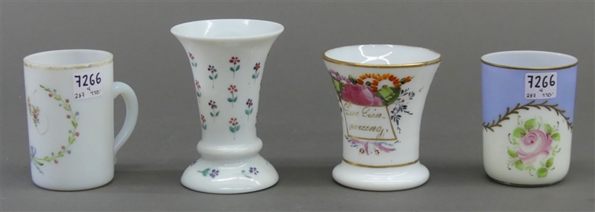 Konvolut Milchglas19. Jh., Emailmalerei, Blumendekor, 1 Henkelbecher, "Zur Erinnerung", 1 Vase, 2