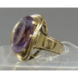 Damenring14 kt. Gelbgold, 1 ovaler Amethyst, durchbrochen gearbeitet, ca. 14 g schwer, RM 56,