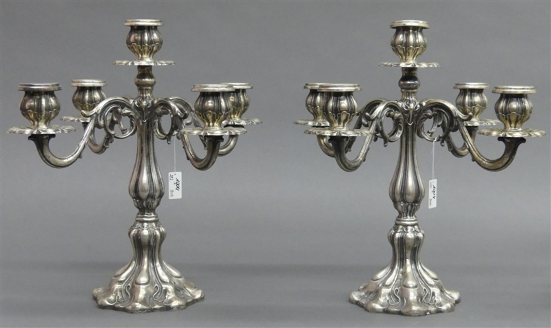 Paar Prunkleuchter800er Silber, punziert, barocke Form, je 5flammig, Reliefdekor, zusammen ca 1640g,