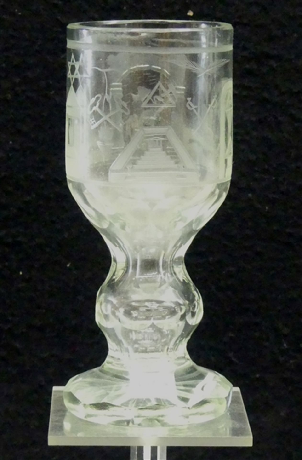 FreimaurerpokalKristallglas, farblos, beschliffen, graviert mit Zeichen und Symbolen, 19. Jh., h