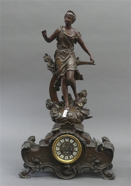 KaminuhrFrankreich, um 1900, Gußgehäuse, Darstellung der Mondgöttin, Messingwerk mit