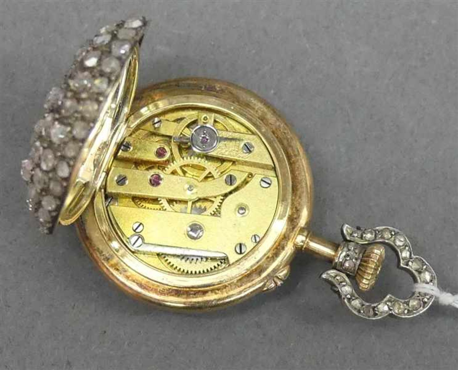 Damenhängeuhr18 kt. Gelbgold und Silber, Kronenaufzug, Rückdeckel und Lünette und Diamantbesatz, - Image 3 of 3