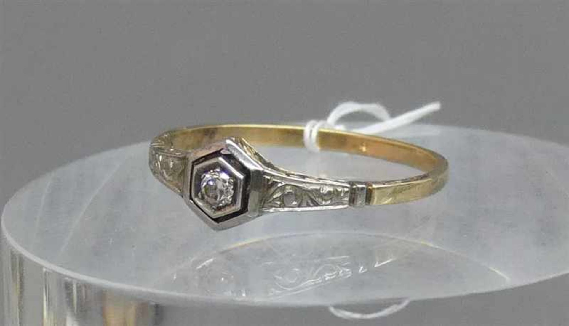 Damenring, um 188014 kt. Gelbgold, 1 Brillant ca 0,15 ct., weiß, si, ca 2g, RM 66,