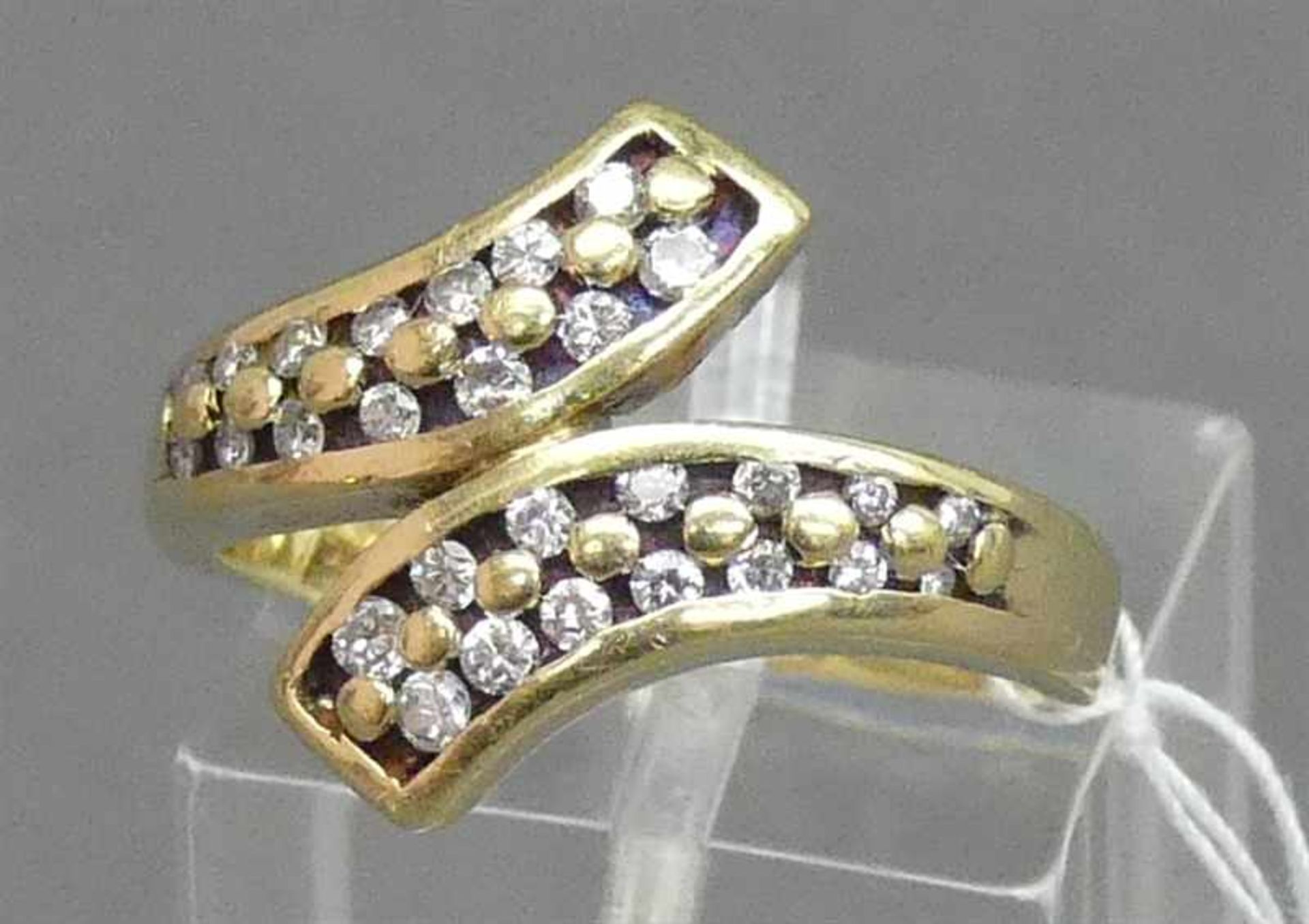 Damenring18 kt. Gelbgold, mit 28 Diamanten, 6,6 g schwer, RM 58,