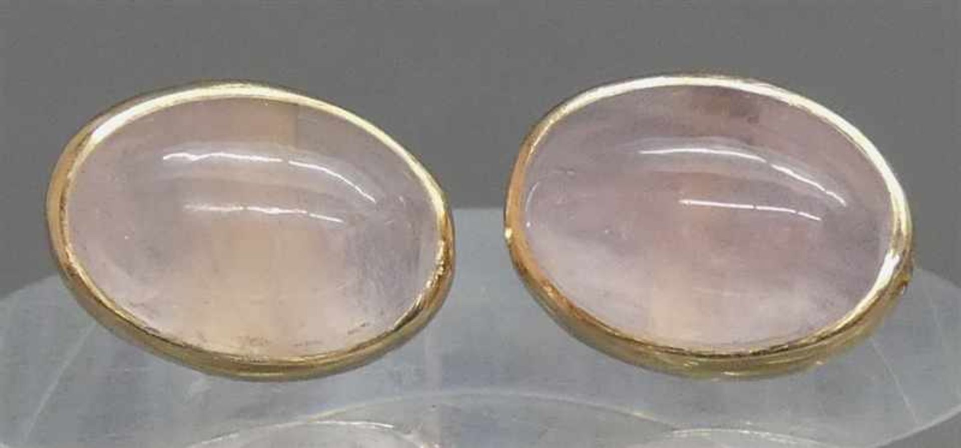 Paar Ohrstecker14 kt. Gelbgold, 2 ovale Rosenquarzcabochons, Verschlussklemme Silber, ca 6g,