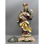 Holzskulpturgekrönte Madonna mit Zepter und Jesuskind, gefaßt, geschnitzter Holzsockel, gute Arbeit,