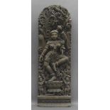 ReliefschnitzereiIndien, Holz, indische Göttin, florales Dekor mit Vögeln, durchbrochen