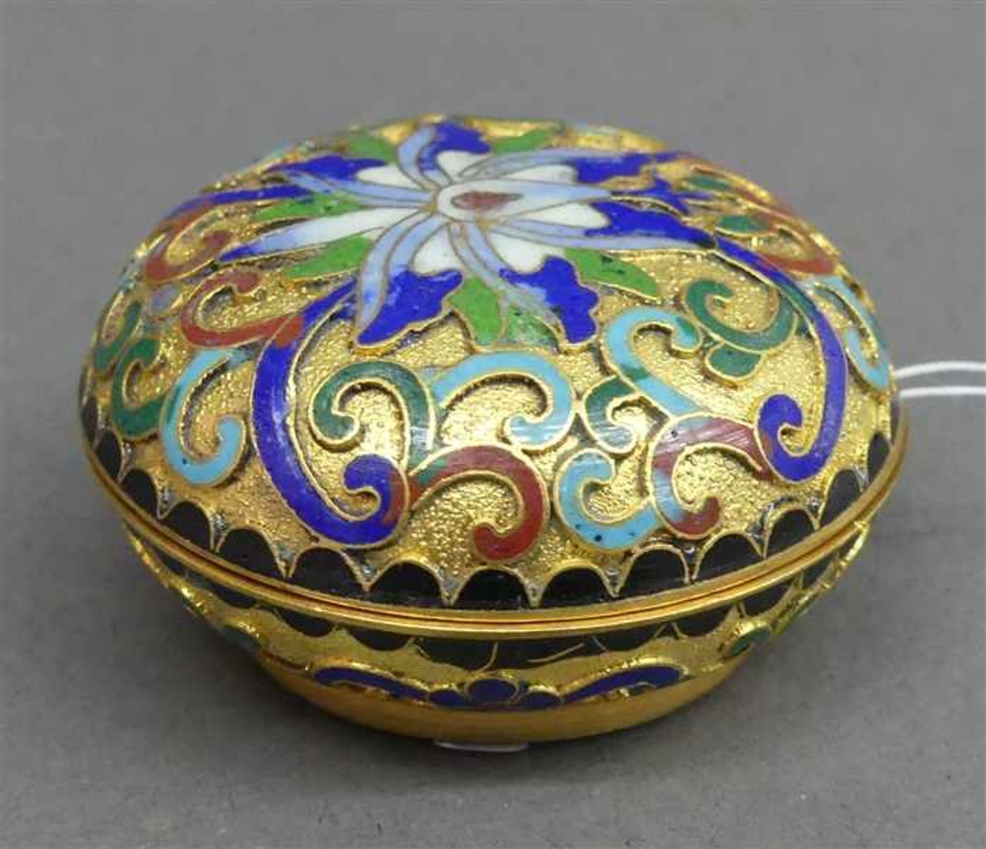 Zierdöschen Metall, Cloisonné, China, Blumen- und Ornamentdekor, rund, d 4,5 cm,- - -20.00 % buyer's