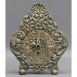 TischuhrMessingbronze, Reliefdekor mit Ornamenten, nach antikem Vorbild, h 25 cm, Quarzwerk,- - -