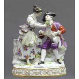 Porzellanskulptur, um 1900Manufaktur Meissen, Schäferszene: galantes Paar mit einem Lamm und Hund,