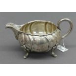 MilchkännchenSilber, barocke Form, Bodenwidmung, Reliefdekor, ca 160g, h 8 cm,- - -20.00 % buyer's