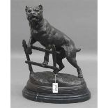 BronzeskulpturHund am Gatter, neuzeitlich, auf Marmorsockel, h 33 cm,- - -20.00 % buyer's premium on