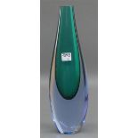 Glasvaseblau-grün, Italien, 20. Jh., Venedig, h 31 cm,- - -20.00 % buyer's premium on the hammer