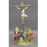 Kreuzigungsgruppe Holz, geschnitzt, bemalt, "Christus am Kreuz", mit 3 Assistenzfiguren, Grödnertal,