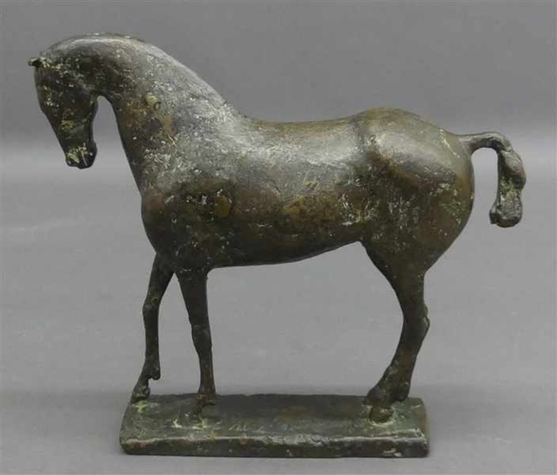 Bronzeskulptur20. Jh., Pferd, unleserlich signiert, moderne Ausformung, h 21 cm,- - -20.00 % buyer's