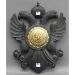 WappenschildHolz, geschnitzt, Doppeladler mit Krone, mittig Messingschild mit Ritterkopf, 20. Jh., h