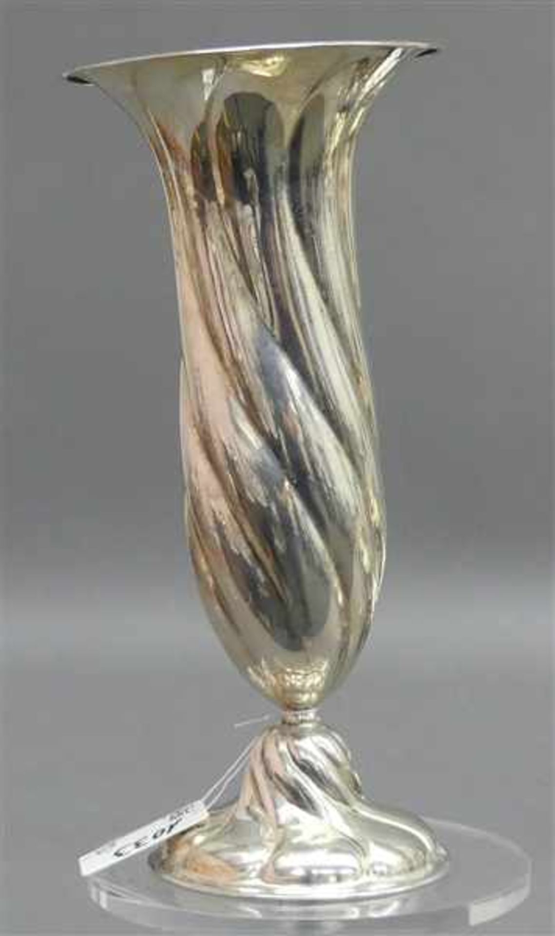 VaseSilber, gedrehte Form, Fuß gefüllt, brutto ca 180g, h 18 cm,- - -20.00 % buyer's premium on