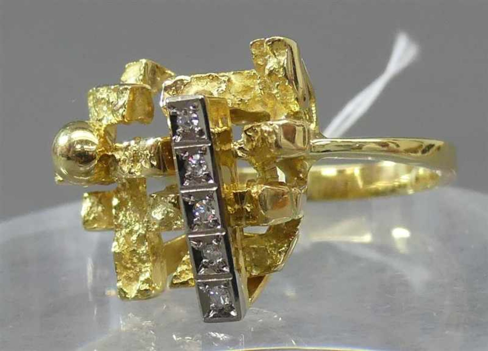 Damenring18 kt. Gelbgold, besetzt mit 5 Diamanten zus. ca. 0,08 ct., wesselton, moderne Fassung,