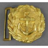 GürtelschließeGelbmetall, feuervergoldet, um 1900, wohl militärisch, h 7 cm,- - -20.00 % buyer's