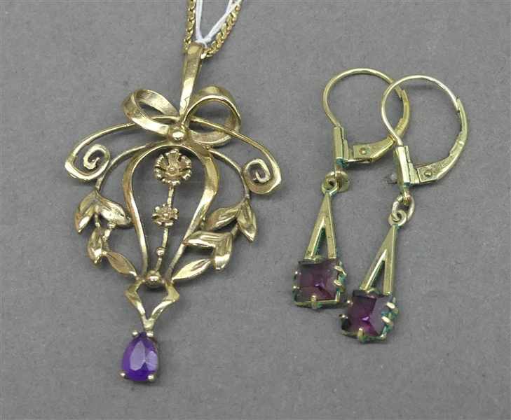 Schmuckgarnitur 8 kt. Gelbgold, 1x Anhänger, florales Reliefdekor, 1 Amethyst, durchbrochen