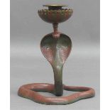 KerzenleuchterMessing, in Form einer Kobra, bemalt, graviert, einflammig, um 1920, h 20 cm,- - -20.