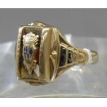 Collegering19 kt. Gelbgold, Reliefarbeit, "1953", teilweise emailliert, ca. 4 g schwer, RM 48,- - -