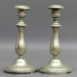 Paar KerzenleuchterMetall, versilbert, punziert, Christoffle, bestoßen, um 1900, h 22 cm,- - -20.