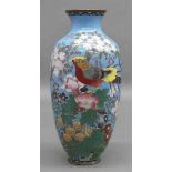 Cloisonnevasereicher floraler und Vogeldekor, Mitte 20. Jh., h 26 cm,- - -20.00 % buyer's premium on