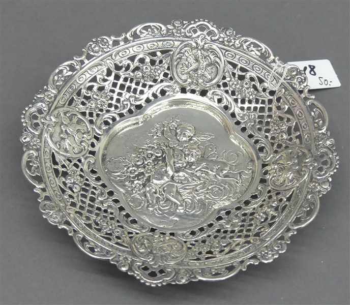 Schälchen800er Silber, Medaillon mit Puttidekor, durchbrochen gearbeiteter Rand, rund, ca 80g, d