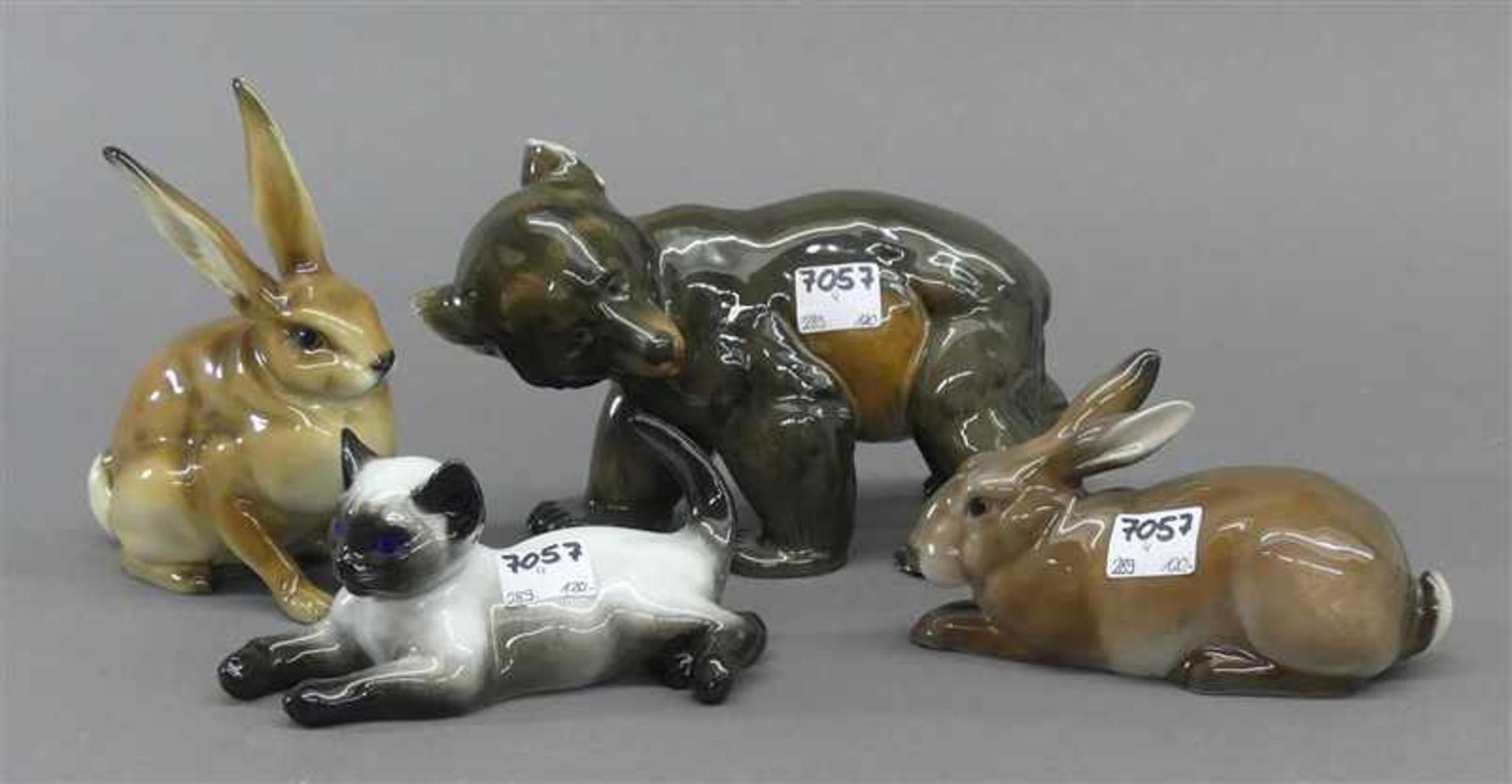 4 PorzellanfigurenTierdarstellungen, 2 Hasen, Bär, Katze (beschädigt), um 1950, 3 x Rosenthal, 1 x