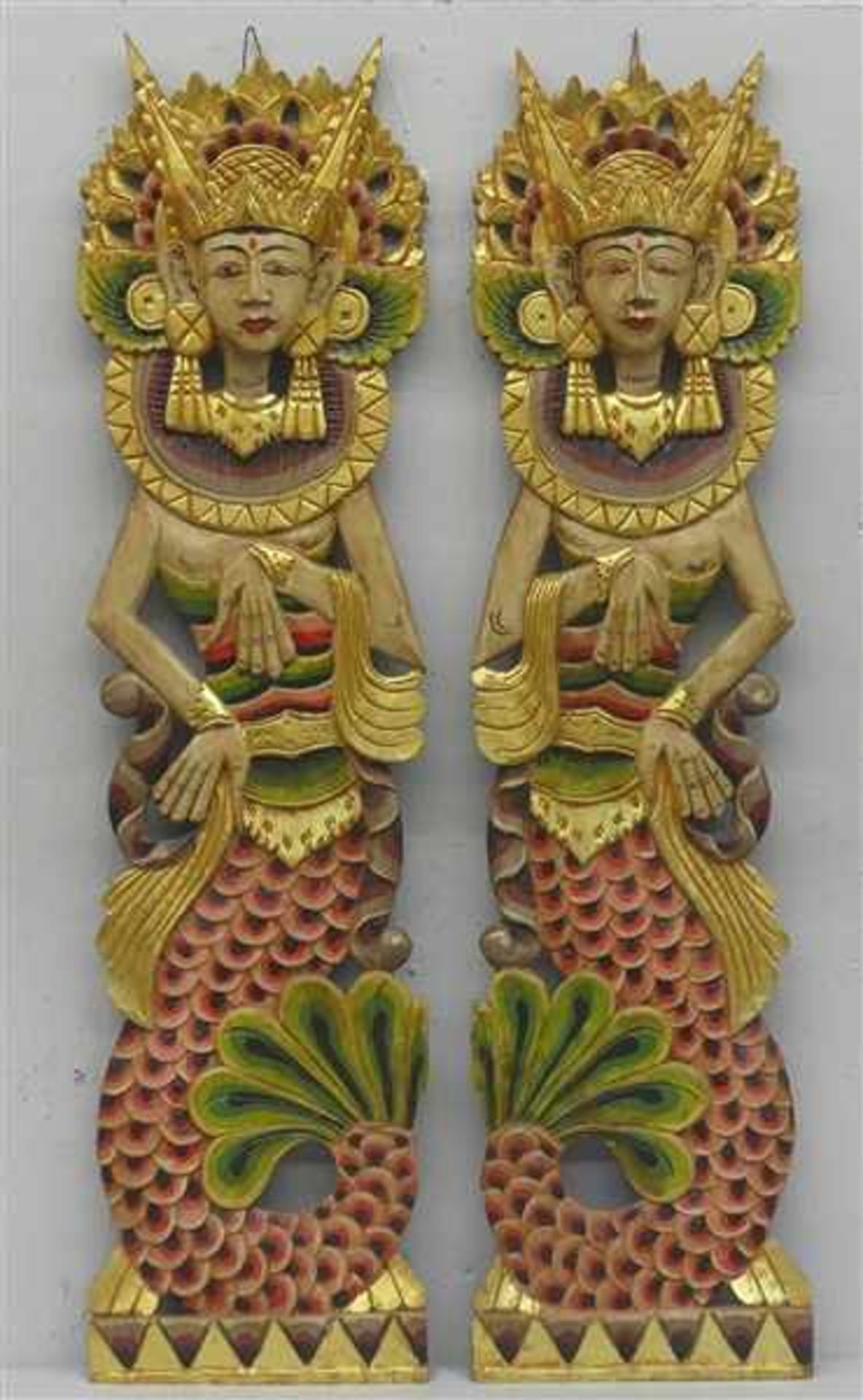 Paar Reliefschnitzereiengefasst, 20. Jh., Indonesien, h 93 cm,- - -20.00 % buyer's premium on the