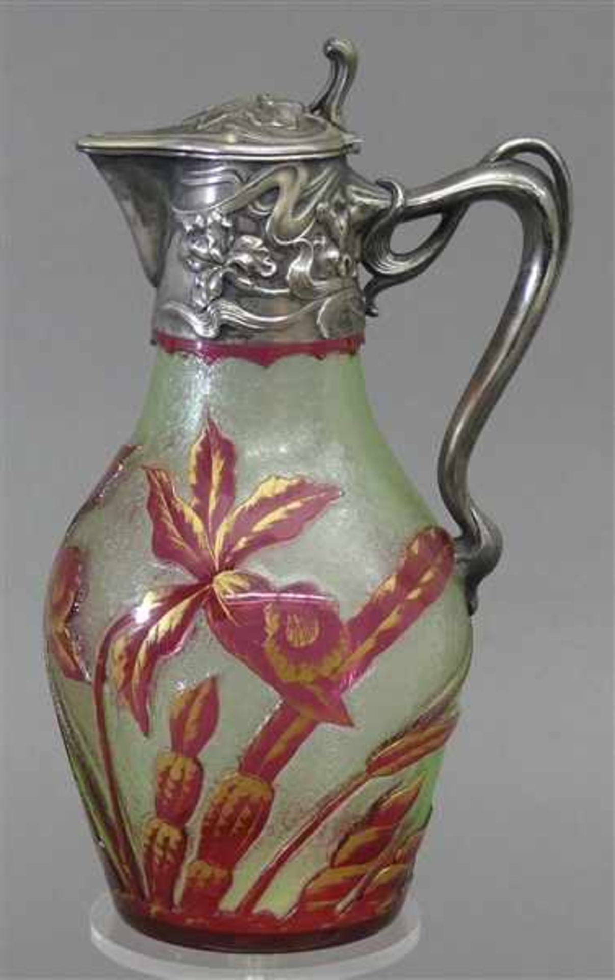 JugendstilkanneSilbermontur, reliefiert, punziert, Kanne Überfangglas mit floralem Dekor, um 1920, h