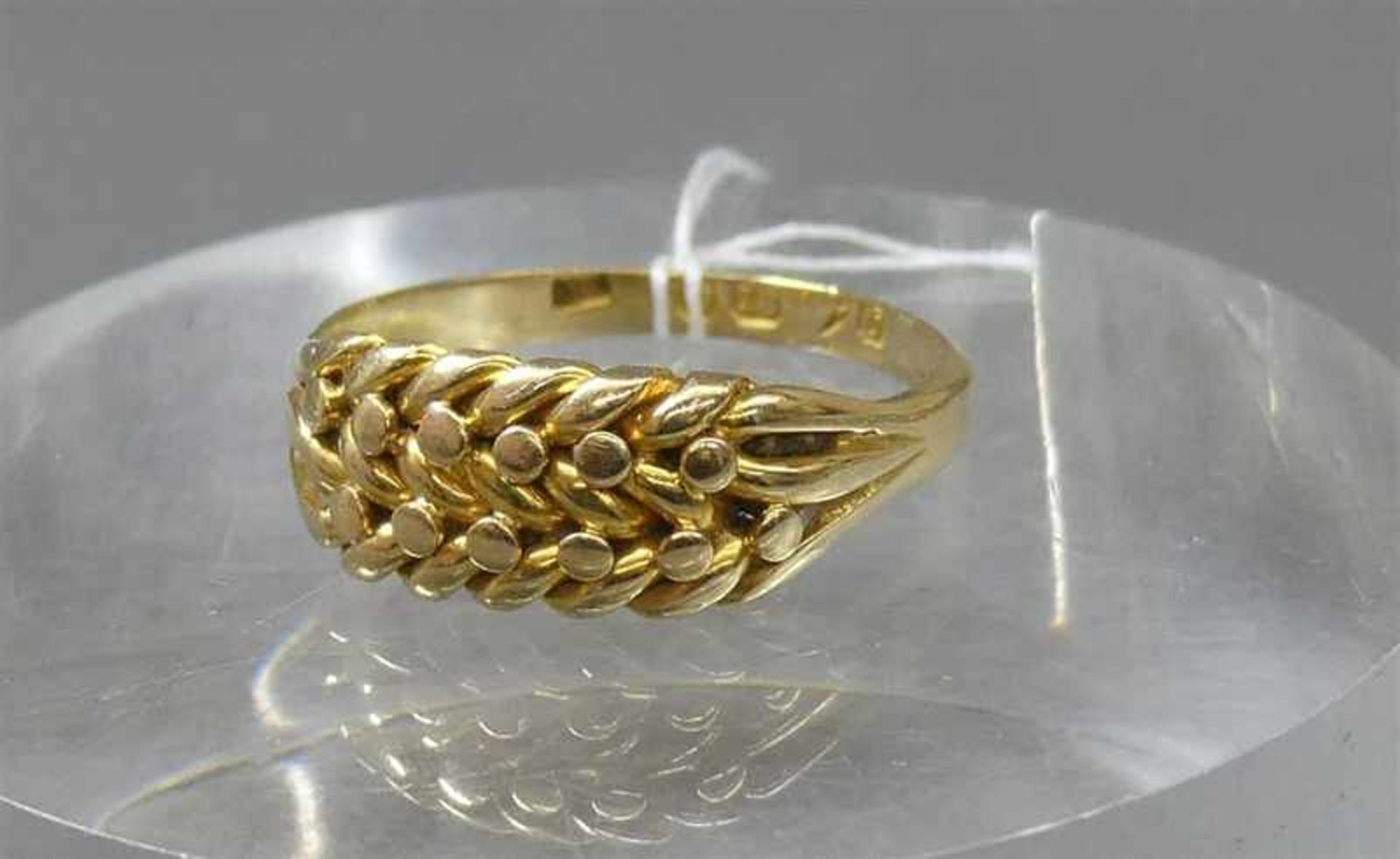 Damenring18 kt. Gelbgold, Flechtform, England, ca. 4 g schwer, RM 59,- - -20.00 % buyer's premium on