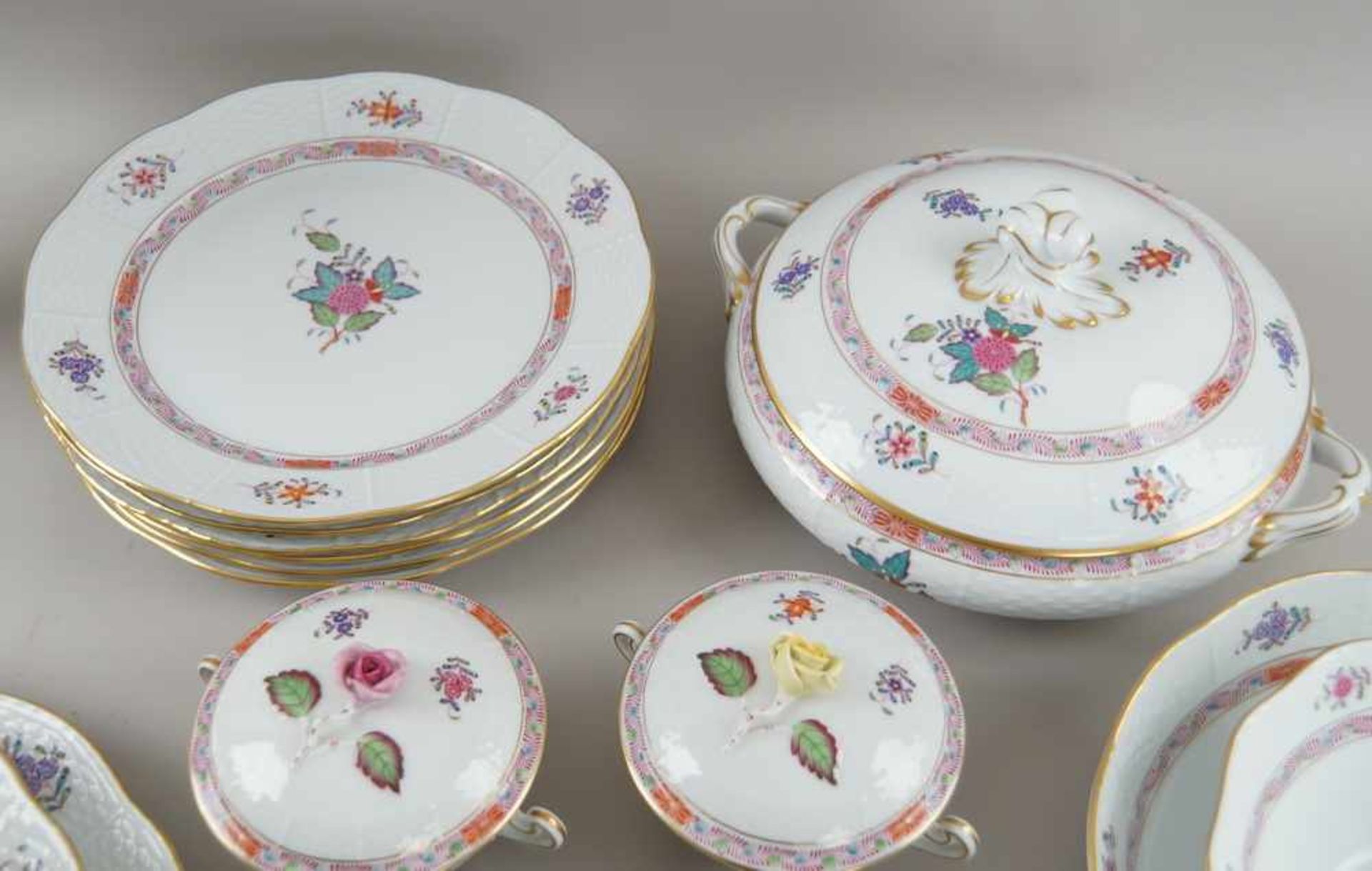 Herend Speiseservice, 6 Teller, Terrine, 5 Servierschalen/Schüsseln, Vase und vierSuppentassen mit - Bild 7 aus 9