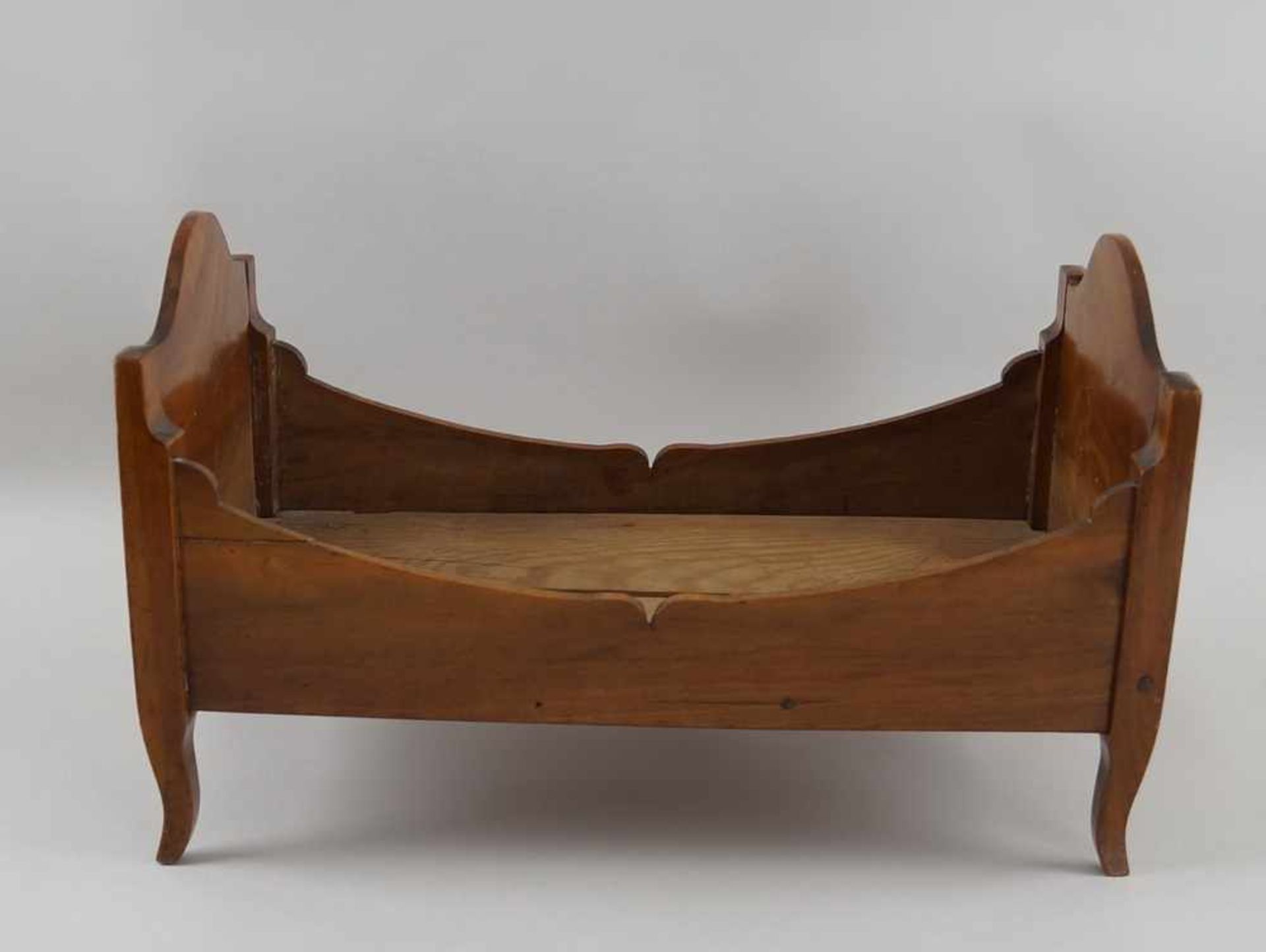 Biedermeier Puppenbett, Kirschbaum, 19. JH, 26,5x44x23cm - Bild 3 aus 3