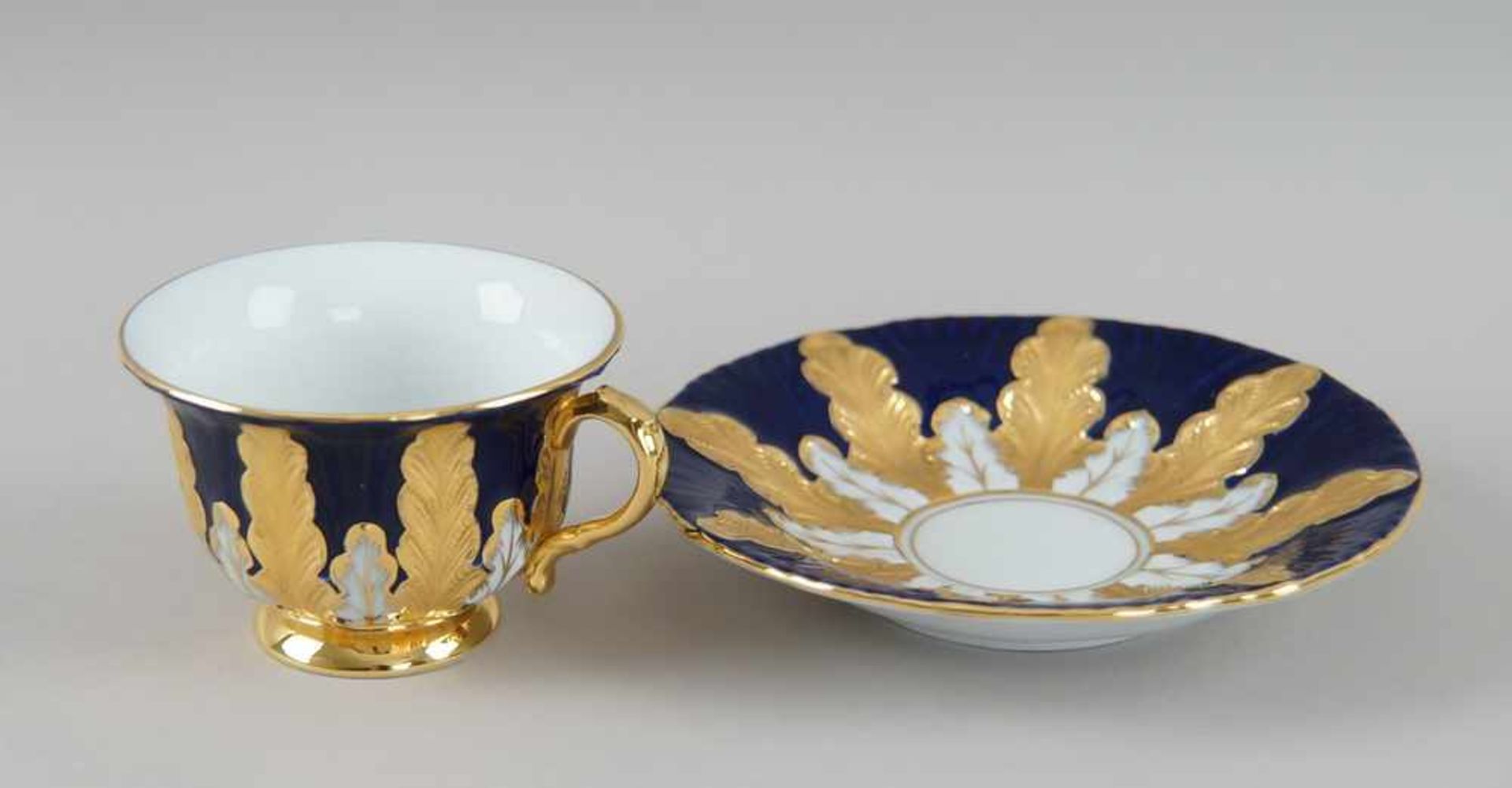 Moccatasse, Meissen, weisses Porzellan, Gold/Kobaltblau, auf der Unterseite gemarktet - Bild 3 aus 7