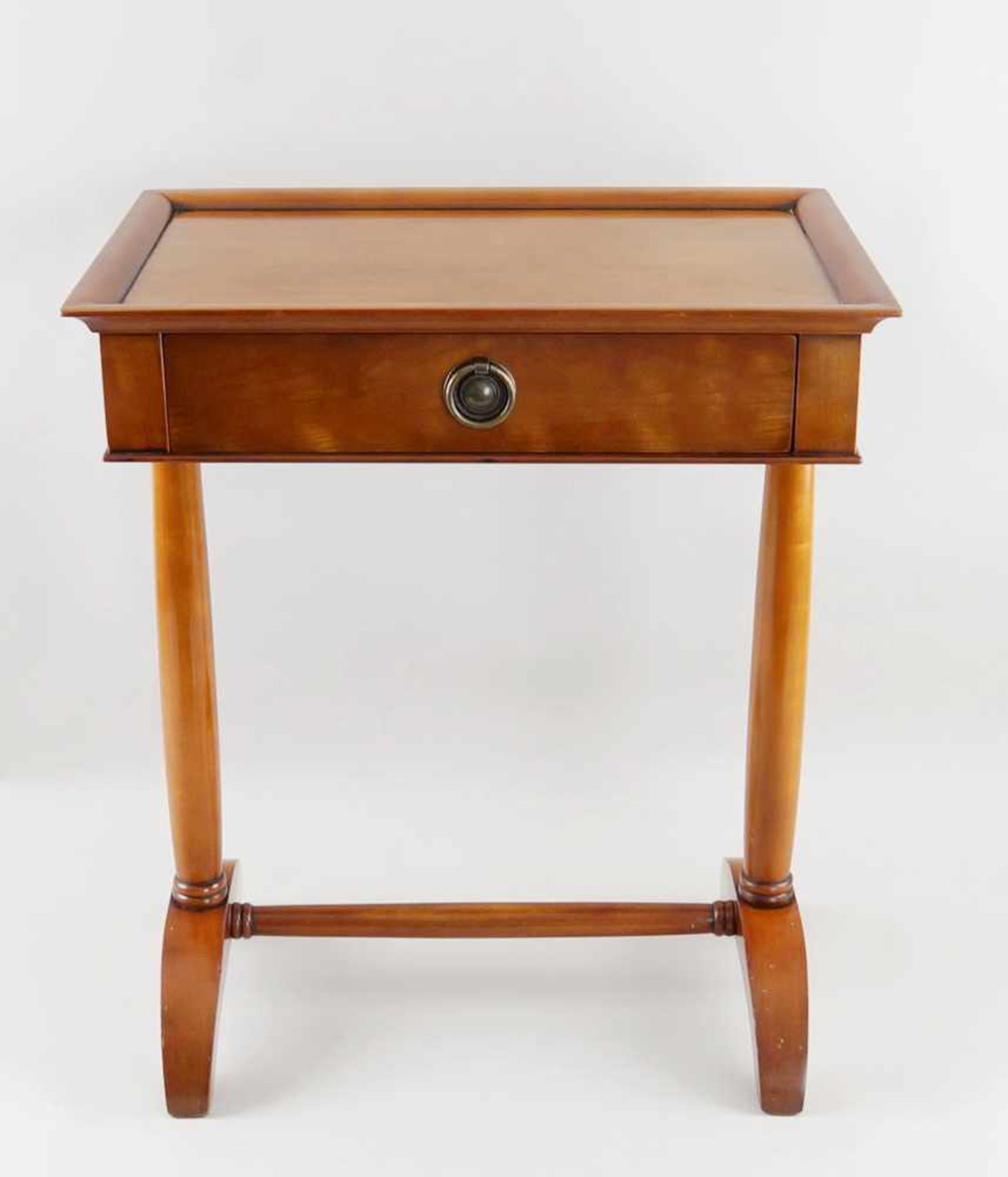 Zartes Tischchen mit Schub, Kirschbaum, 61x51x33,5cm