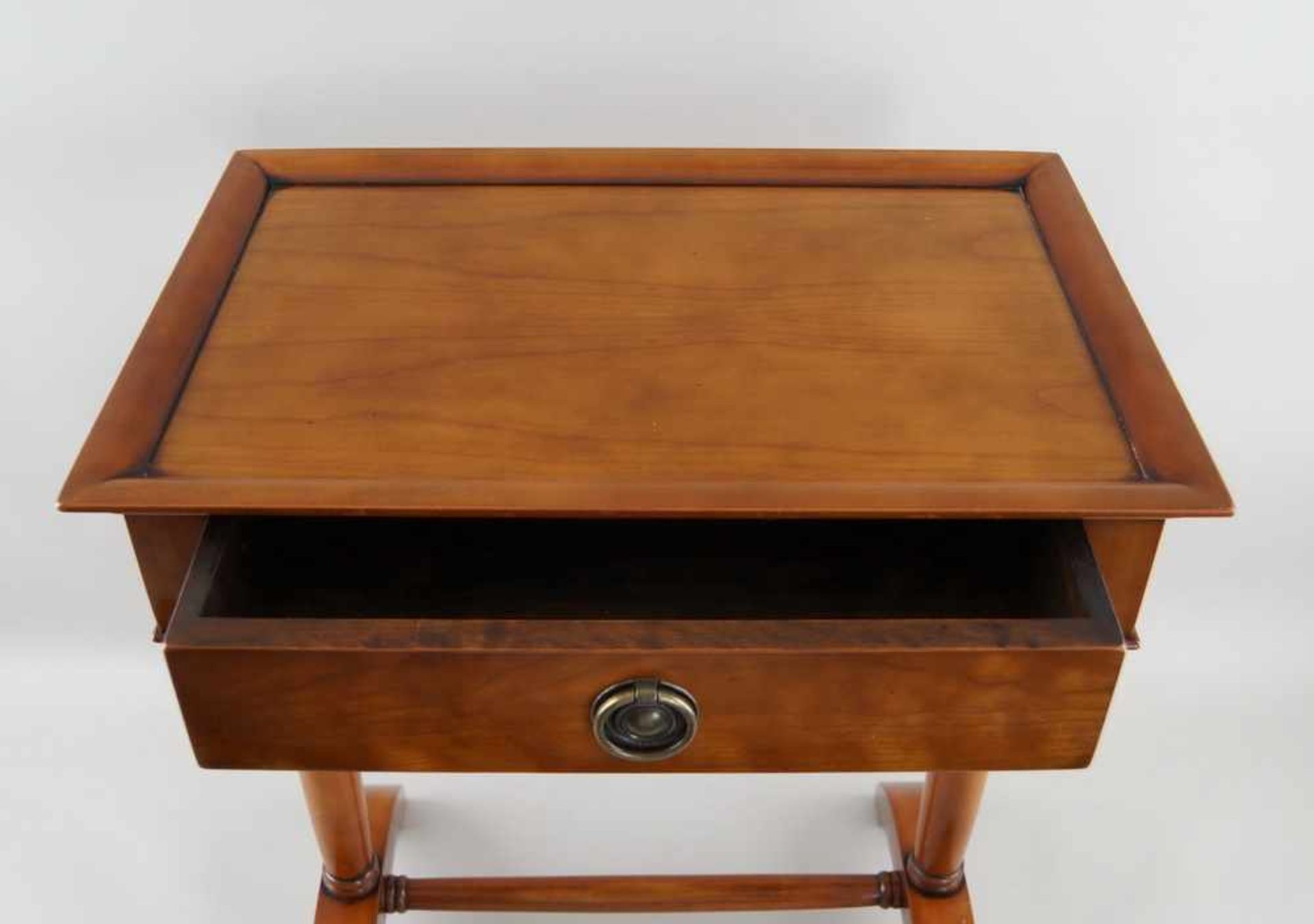 Zartes Tischchen mit Schub, Kirschbaum, 61x51x33,5cm - Bild 3 aus 3